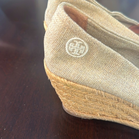 Tory Burch Women’s Filipa Metallic Linen Peep Toe Wedge Espadrille Preppy - Picture 4 of 11
